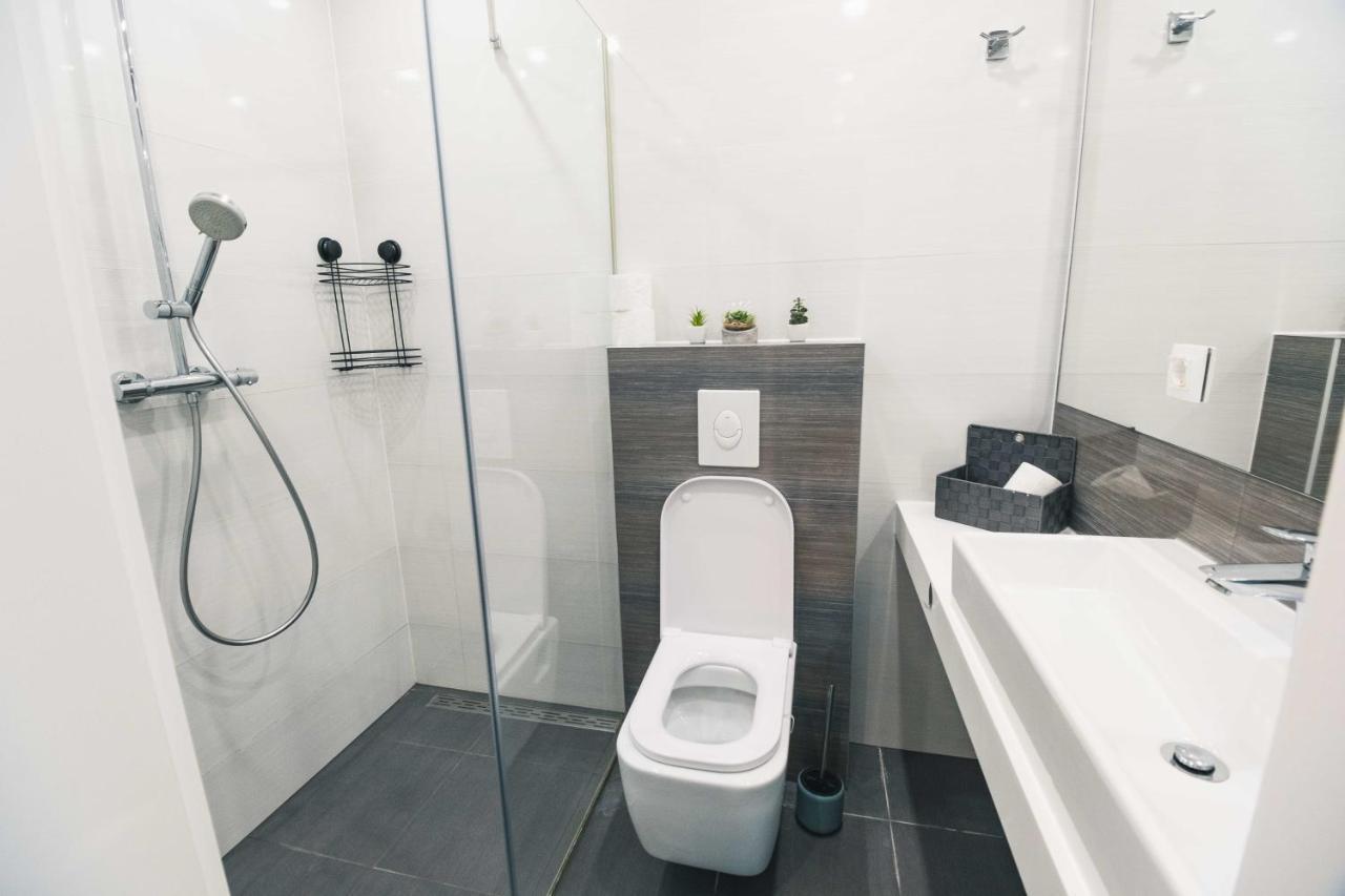 The Place Apartments Hebrangova Zagreb Luaran gambar