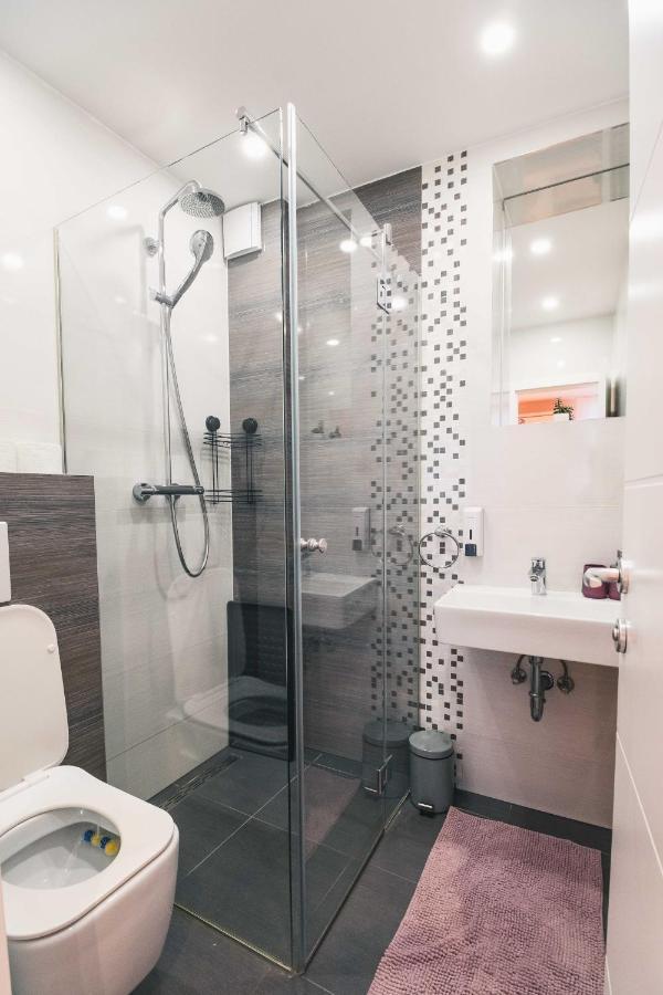 The Place Apartments Hebrangova Zagreb Luaran gambar